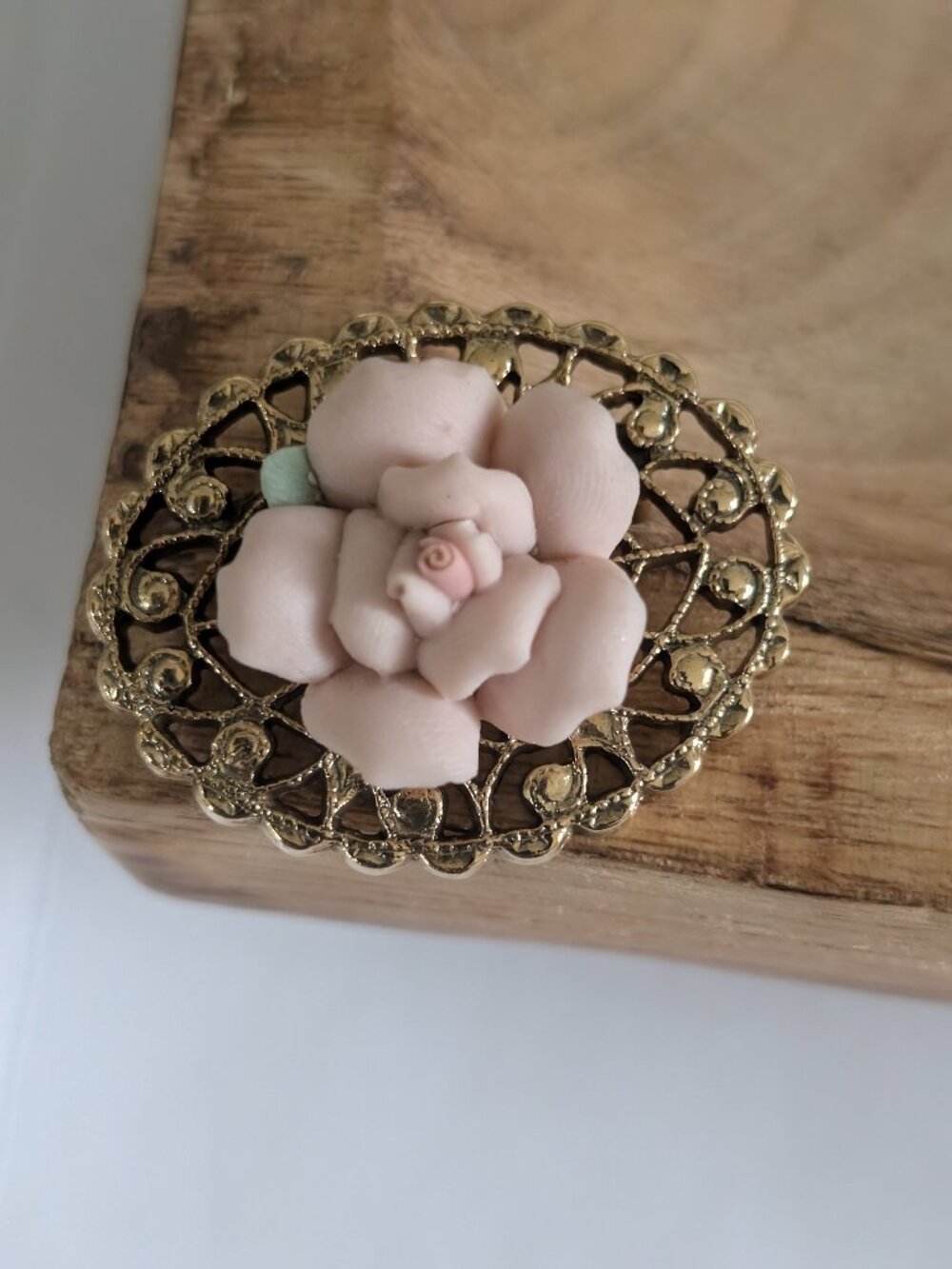 Vintage Gold Tone Filigree Pink Porcelain Carved Rose Brooch Pin